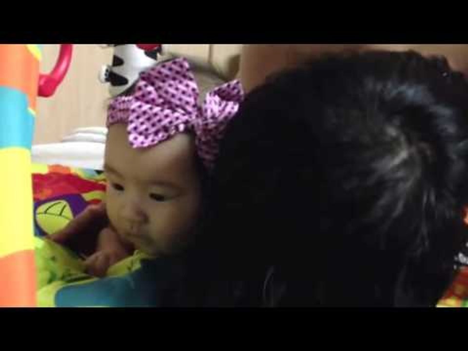 Cherry ngày đầu tiên tự lật 3 tháng tuổi