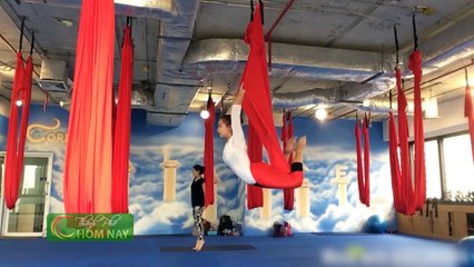 Trải nghiệm lớp yoga bay - Thành Phố Hôm Nay [HTV9 - 24.08.2016]