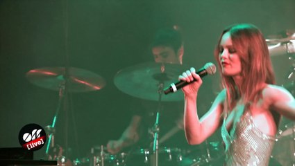 Sous le soleil exactement. ..