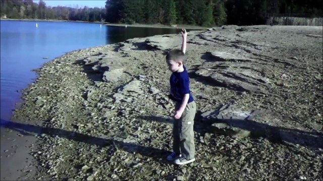 Beaucoup de vent pour pas grand chose... Trop marrant le gamin