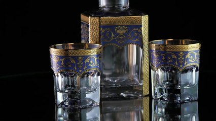 Miracle Crystal – Provenza Whiskey set in Golden Blue Décor
