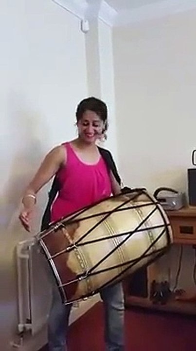اٹھارہ سال سے کم عمر کے افراد یہ ویڈیو ہرگز ن