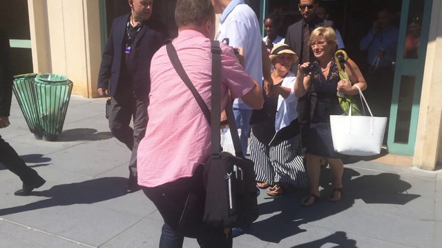 Mimie Mathy accueillie par ses fans en gare d'Angoulême