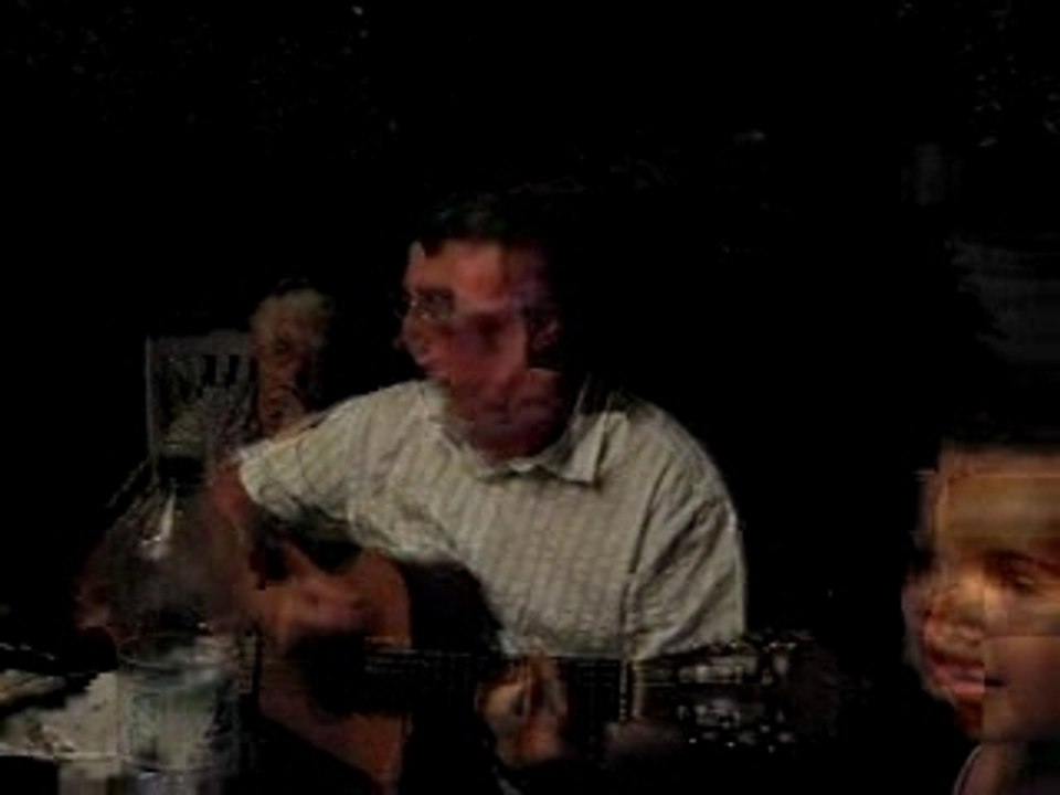 Pierre à la guitare