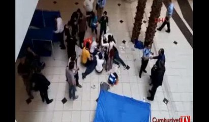 AVM'de inanılmaz olay: Üzerine düştüğü kişi yaralandı, kendisi öldü