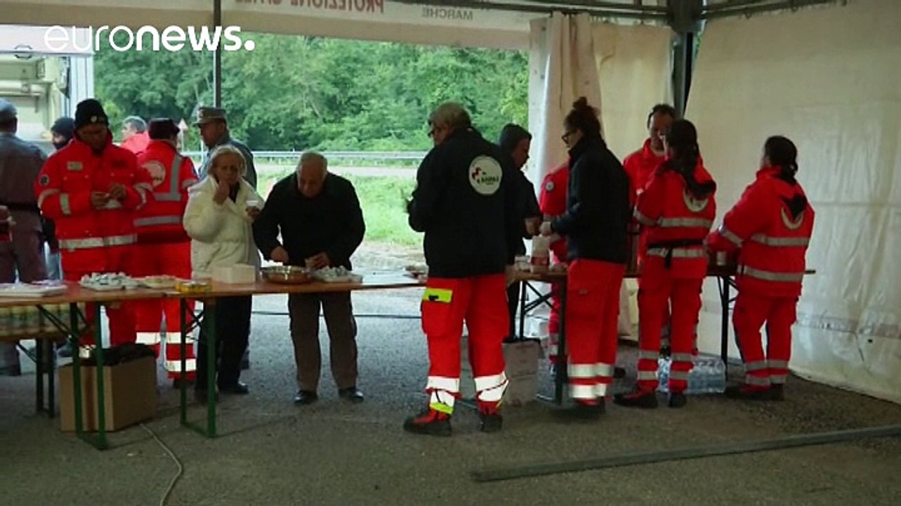 Beben in italien: einwohner verbringen nacht in zelten