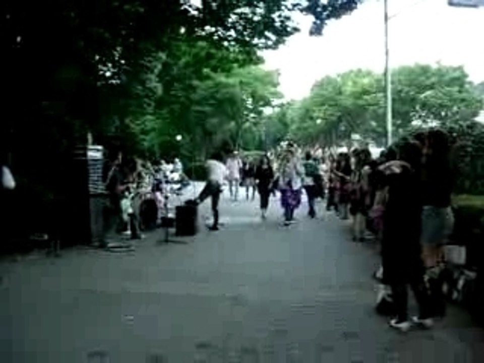 ROCK BAND IN HARAJUKU, INCLINE (1)