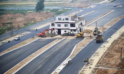 10 Stubborn Homeowners Who Simply Refused To Move