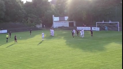Football - Un latéral écossais marque un triplé exceptionnel