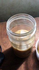 cà phê sữa trong lọ và sầu riêng