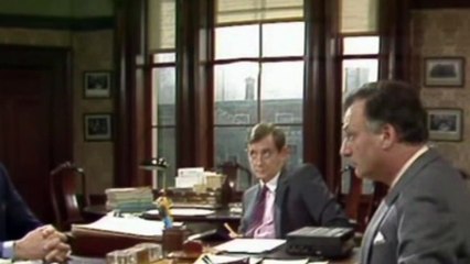 Yes Minister s02e02 Doing the Honours