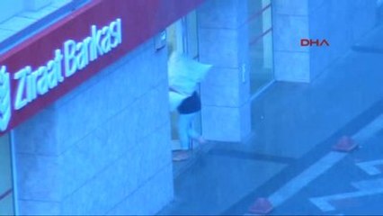 Yalova'da Bir Saatlik Yağış Su Baskınlarına Neden Oldu