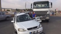 Beton Mikseri Otomobile Çarptı: 3 Yaralı