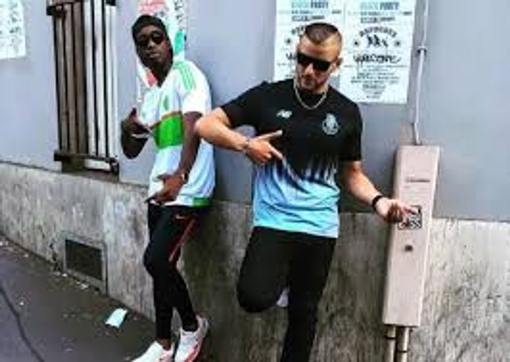 MHD avec le maillot de l'Algérie