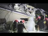 Pescara del Tronto (AP) - Terremoto, si scava tra le macerie (25.08.16)