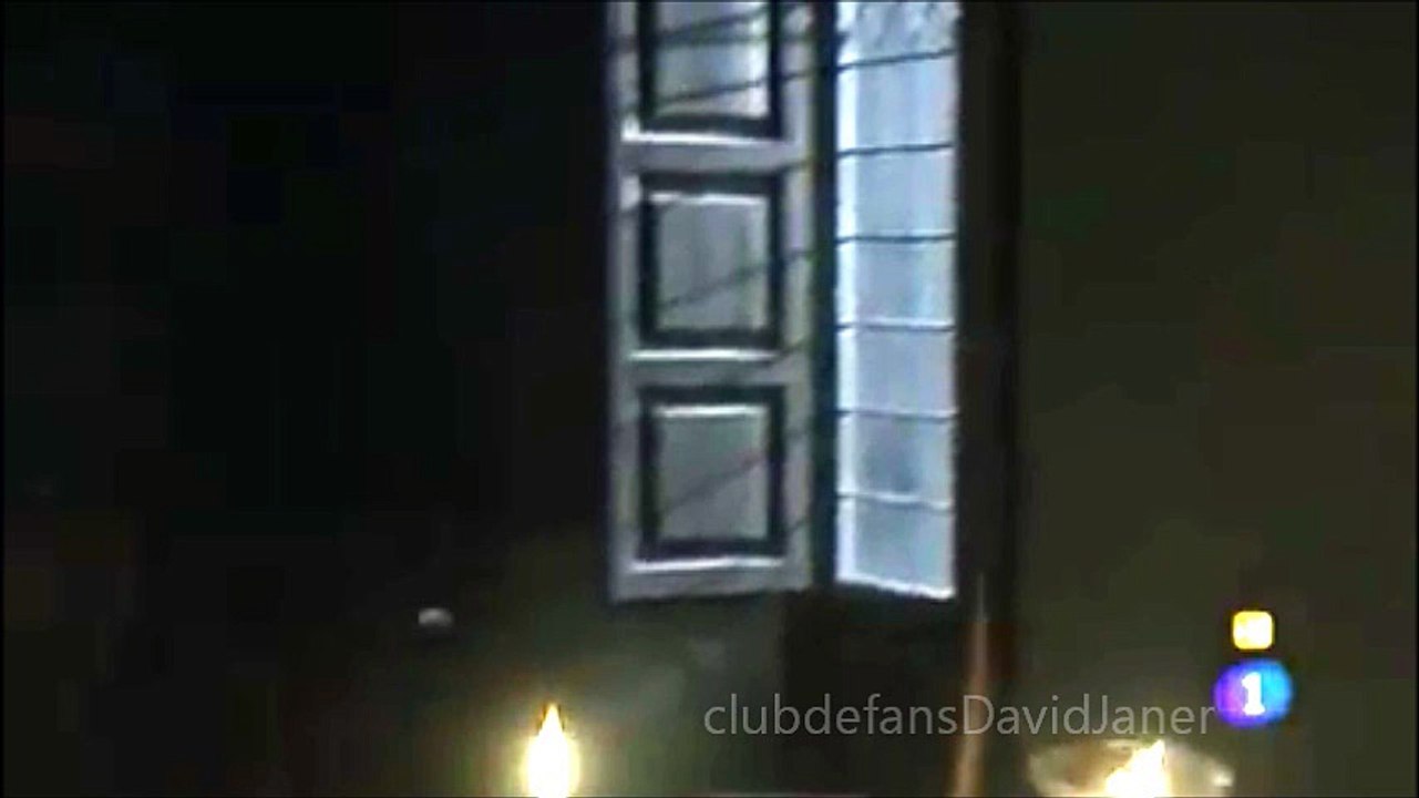 ALONSO Y MARGARITA ESPERANDO EN EL TEJADO AGUILA ROJA