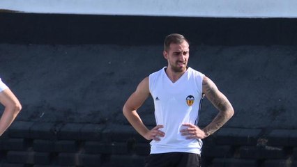 Alcácer se entrena con el Valencia a la espera de marcharse al Barcelona