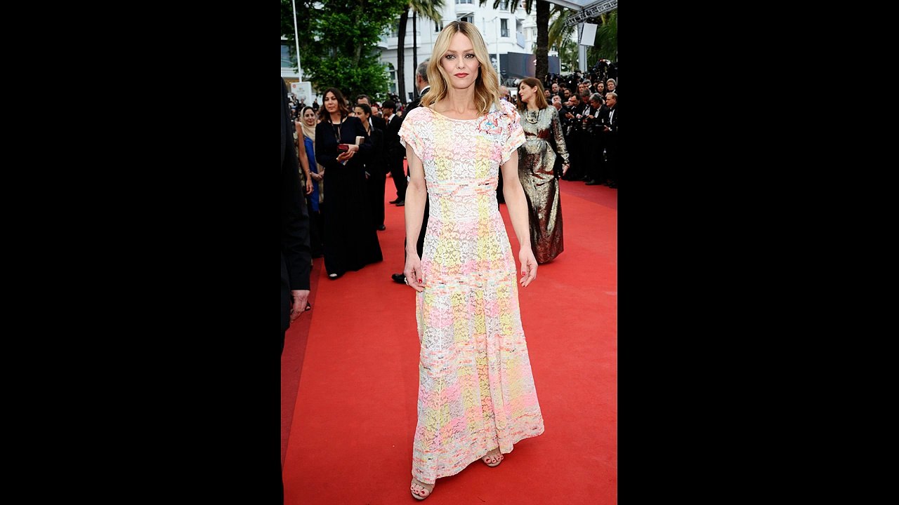 Vanessa Paradis Hot Sexy Feet & Thighs Sexy Legs