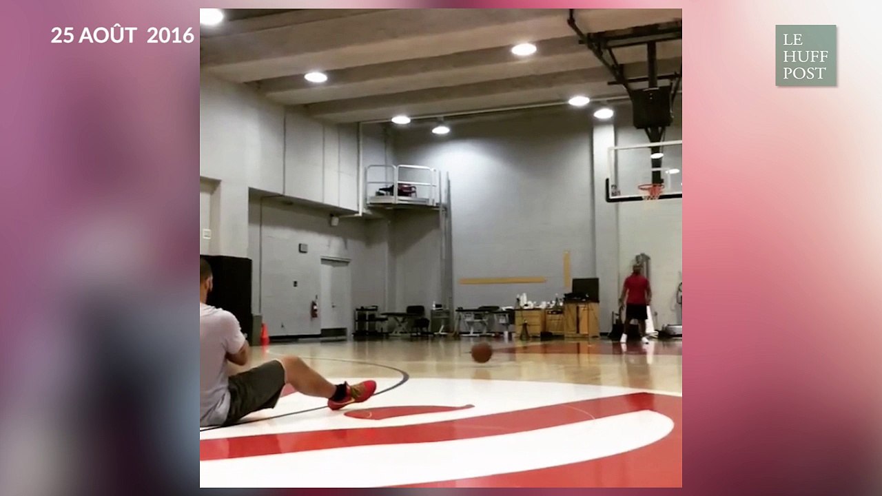 Drake réussit un tir du milieu d'un terrain de basket (c'est pour oublier un fail légendaire)