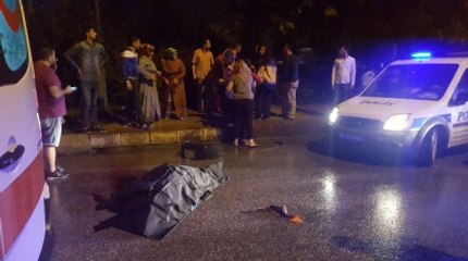 Yaşlı Kadına Önce Minibüs Çarptı, Sonra Otomobil Üstünden Geçti