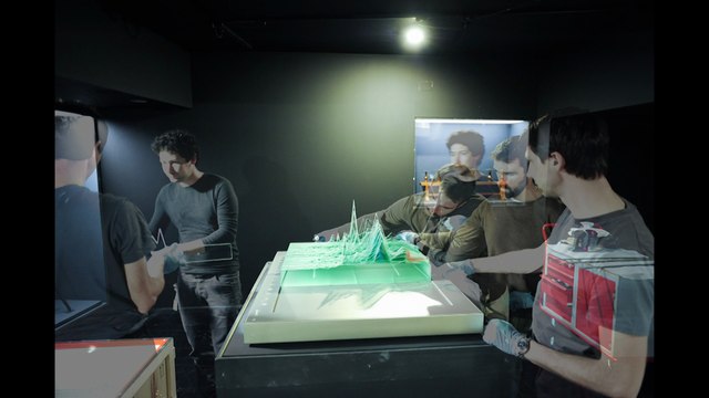 Montage de l'exposition Laboratoires de l'art