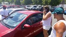 Un bébé en pleurs enfermé dans une voiture en pleine soleil à Philadelphie