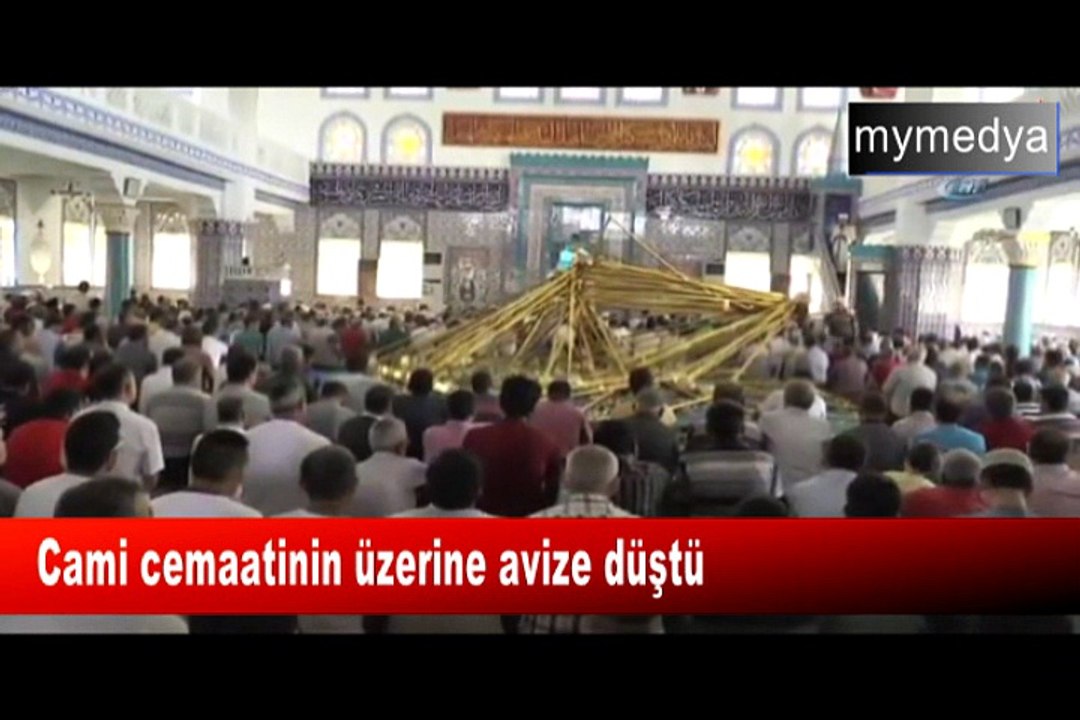Cami cemaatinin üzerine avize düştü