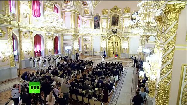 Владимир Путин награждает призёров Олимпиады-2016 - YouTube (360p)