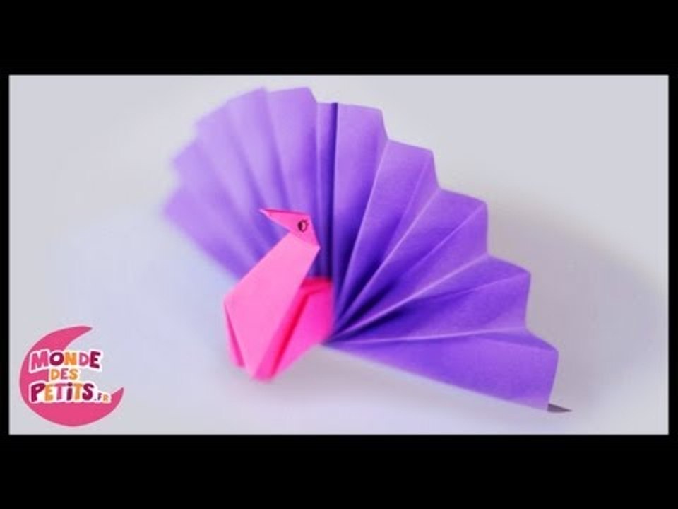 Origami le paon en papier plié