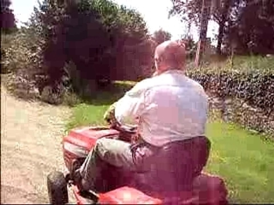 Sur le tracteur avec pépé