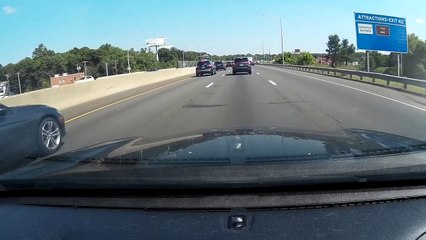 Un mec explose sa BMW sur l'autoroute, la rumeur voudrait qu'il jouait à Pokémon GO.