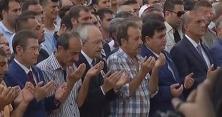 Kılıçdaroğlu, 'Helalleşmeye Gidiyorum' Dediği Şehidin Cenazesine Katıldı