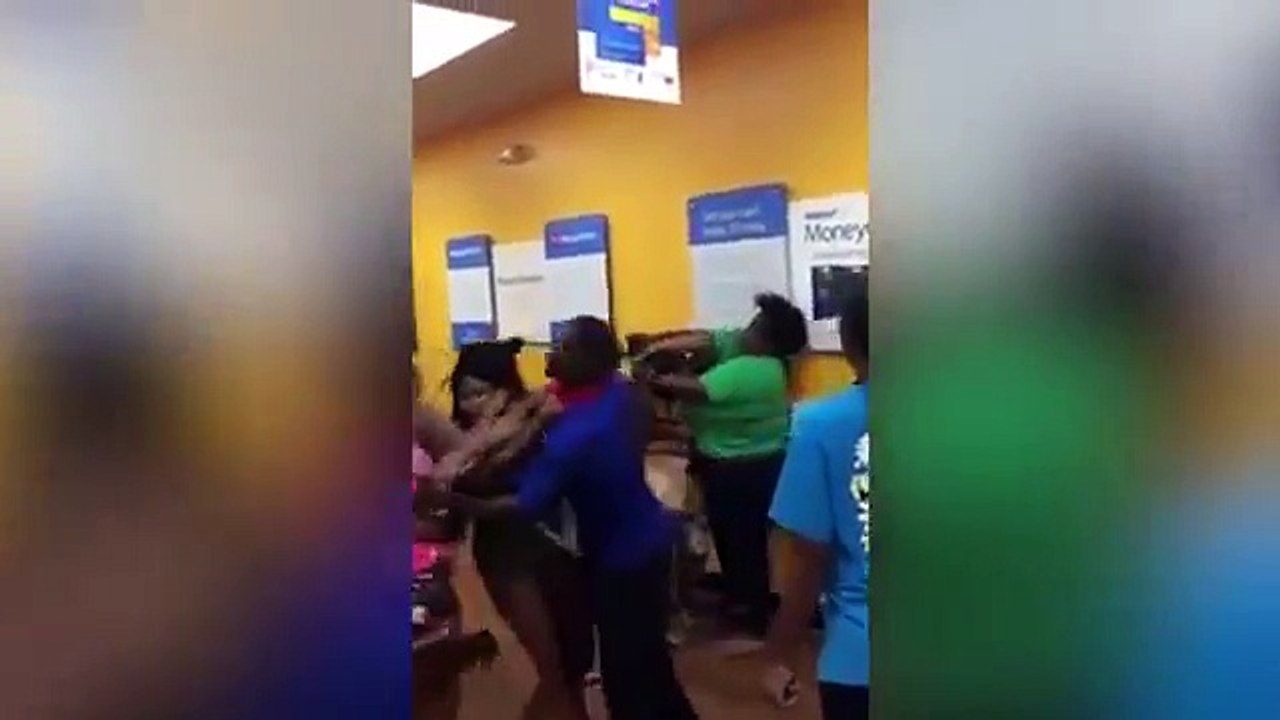 Brawl Between Women Breaks Out In An Illinois Walmart!