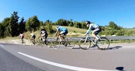 Ciclista transforma-se em Super-Homem e passa de último para primeiro sem pedalar