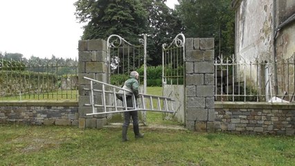 Nettoyage des nichoirs au château de Lorge 2016
