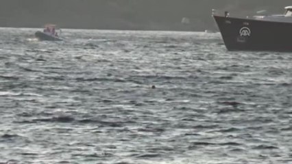 15 Temmuz Şehitleri İçin 9,5 Saat Yüzdü