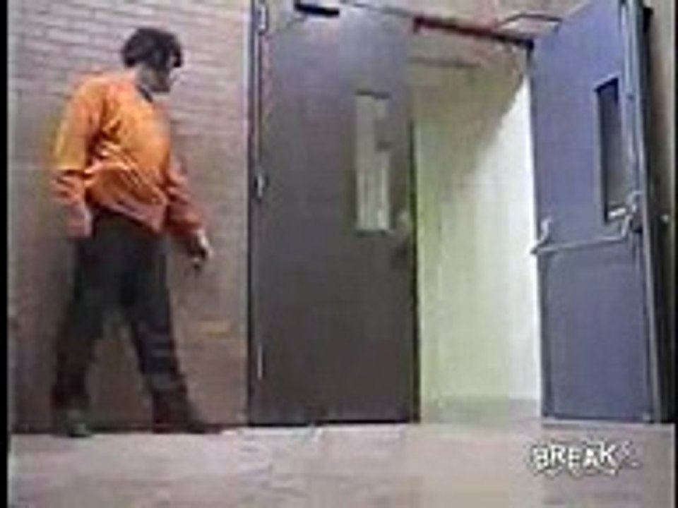 Kid Scares Cop, (REALLY FUNNY)