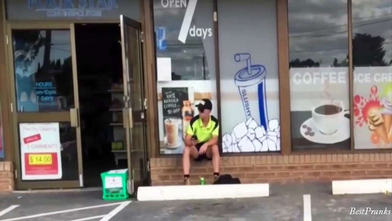 Funny-Videos-2016--Try-Not-To-Laugh-Challenge--Public-Bomb-Scare-Prank