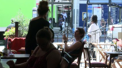 London waitress' paintings bought by Charles Saatchi