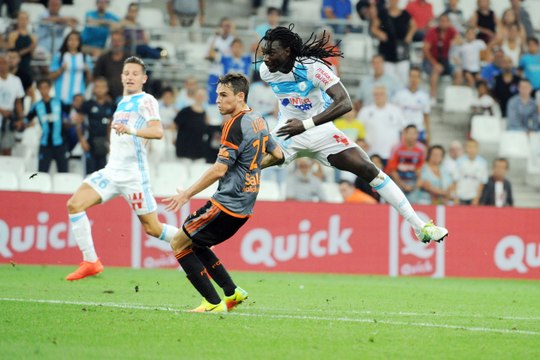 OM 2-0 Lorient : le but de Bafétimbi Gomis (70e)