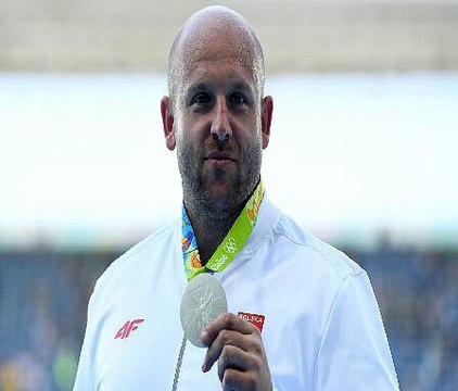 Piotr Malachowski Sells Medal
