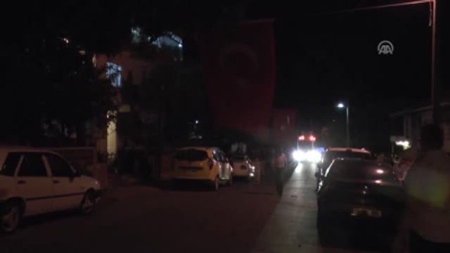 Şehit Polis Memuru Eriç'in Babaevi Türk Bayraklarıyla Donatıldı