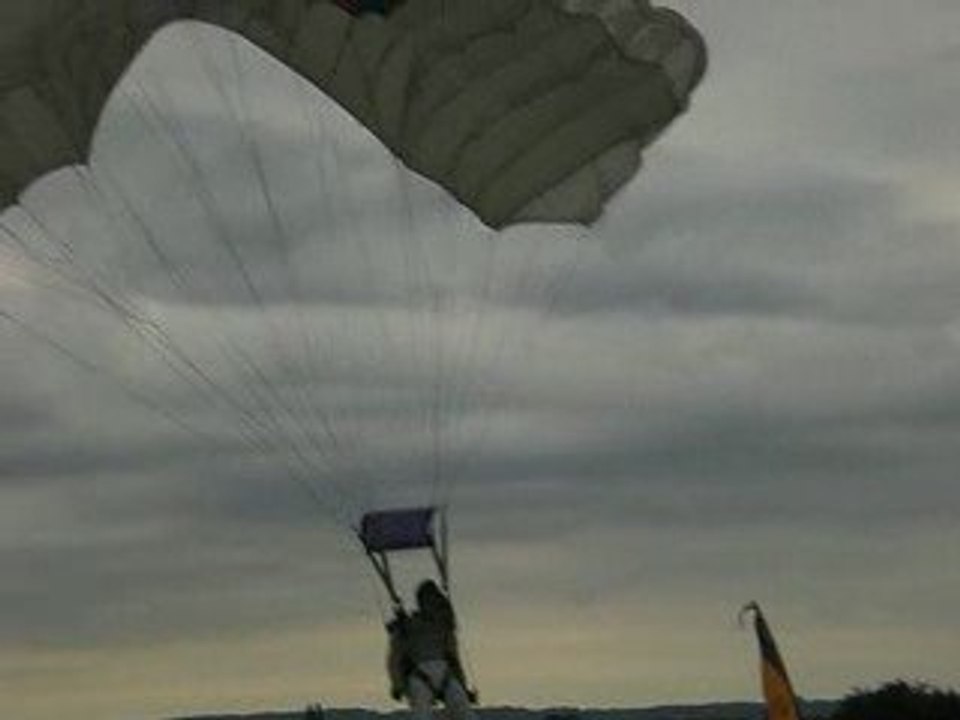 mahmoud el ghazi, saut parachute avec poignée témoin