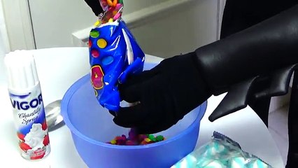 BATMAN vs POO AND FART PRANK - FUN SUPERHEROES MOVIE IN REAL LIFE IRL.