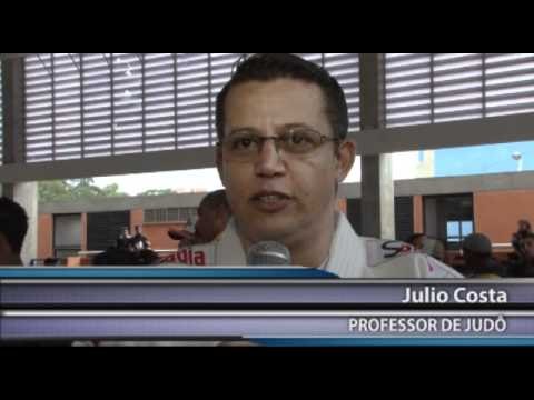 Judocas da seleção ensinam e aprendem com crianças de Paraisópolis