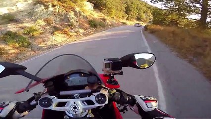 Ducati 959 VS BMW M4  : à fond sur des routes sinueuses!