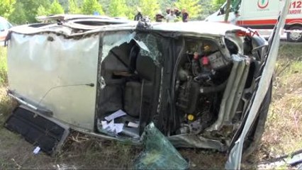 Kocaeli Kardeşini Direksiyon Sınavına Yetiştirirken Ağaca Çarptı 4 Yaralı