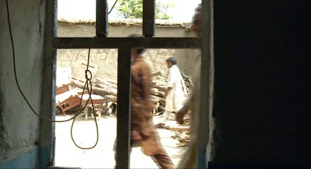 Refugees in Pakistan: Afghans have months to leave