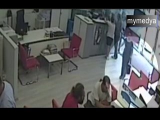 Noter katibi darbeci Semih Terzi'nin karısını bıçakla kovaladı