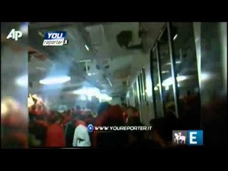 Turistas gravam resgate em navio que afundou na Itália